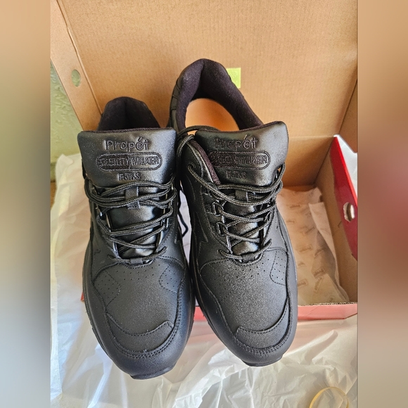 Propet Men's Black Leather Sneakers - Picture 2 of 12